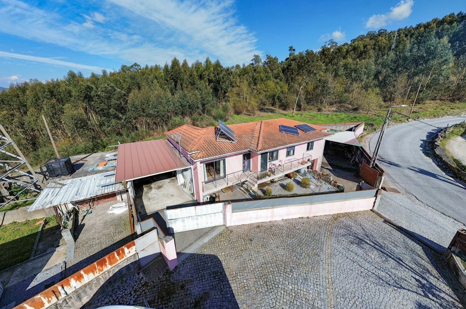 Moradia T2 para Venda em Escudeiros e Penso (Santo Estêvão e São Vicente), Braga, Braga - Fachada (Imagem 3)