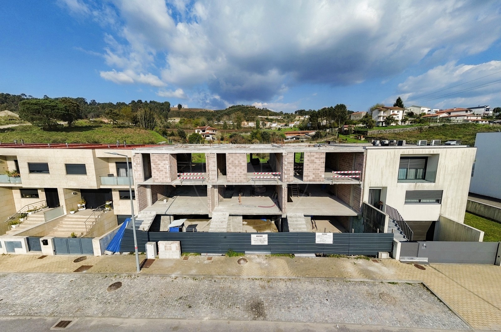 Moradia T3 para Venda em Póvoa de Lanhoso (Nossa Senhora do Amparo), Póvoa de Lanhoso, Braga - Fachada (Imagem 1)