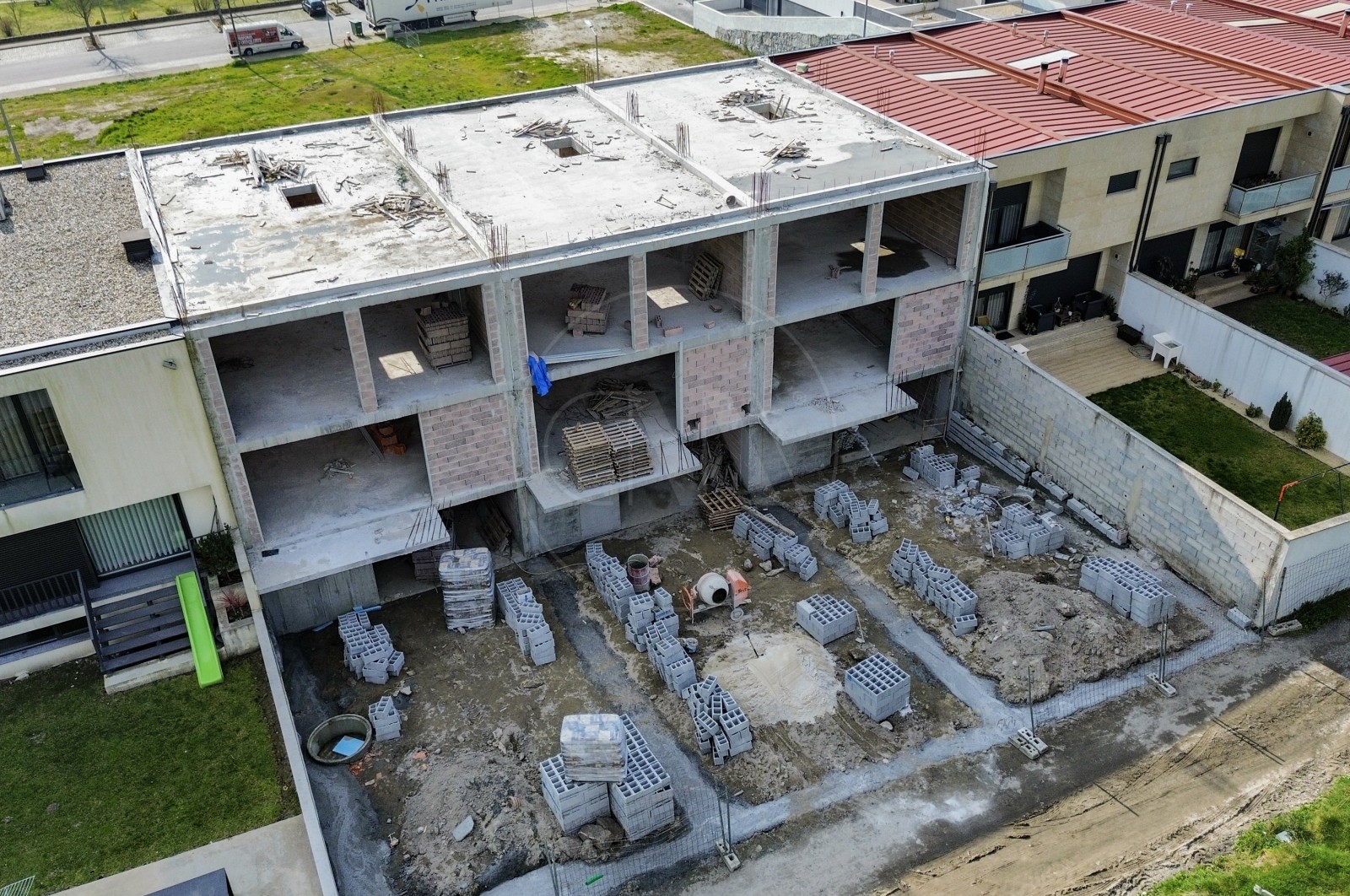 Moradia T3 para Venda em Póvoa de Lanhoso (Nossa Senhora do Amparo), Póvoa de Lanhoso, Braga - Fachada (Imagem 7)