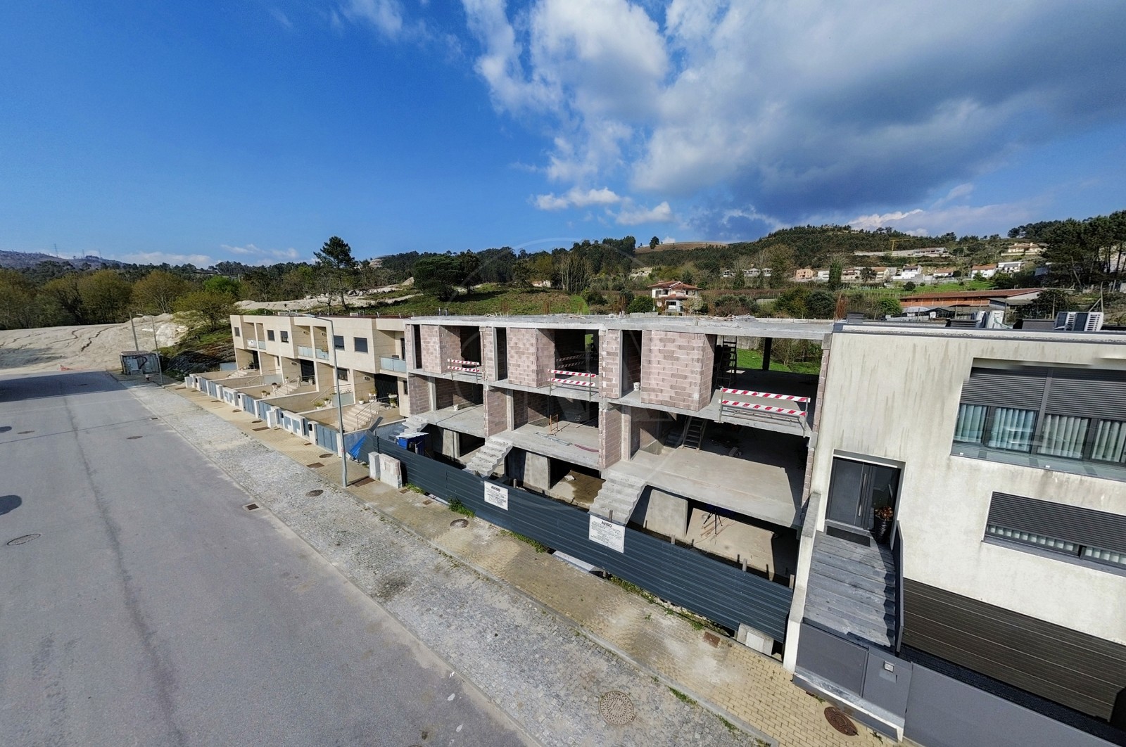 Moradia T3 para Venda em Póvoa de Lanhoso (Nossa Senhora do Amparo), Póvoa de Lanhoso, Braga - Fachada (Imagem 5)