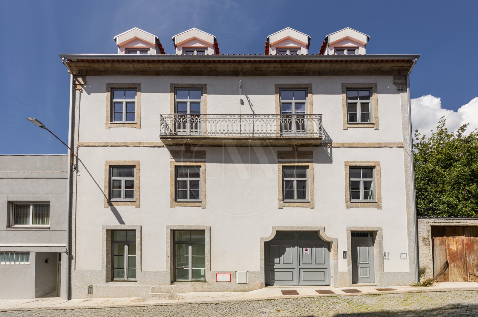 Apartment T2 for For sale in Braga (Maximinos, Sé e Cividade), Braga, Braga - Fachada (Imagem 1)