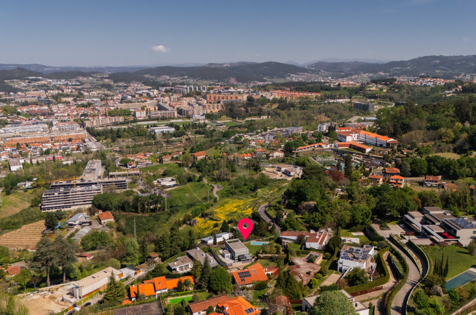 Moradia T4 para Venda em Costa, Guimarães, Braga - Área envolvente (Imagem 11)