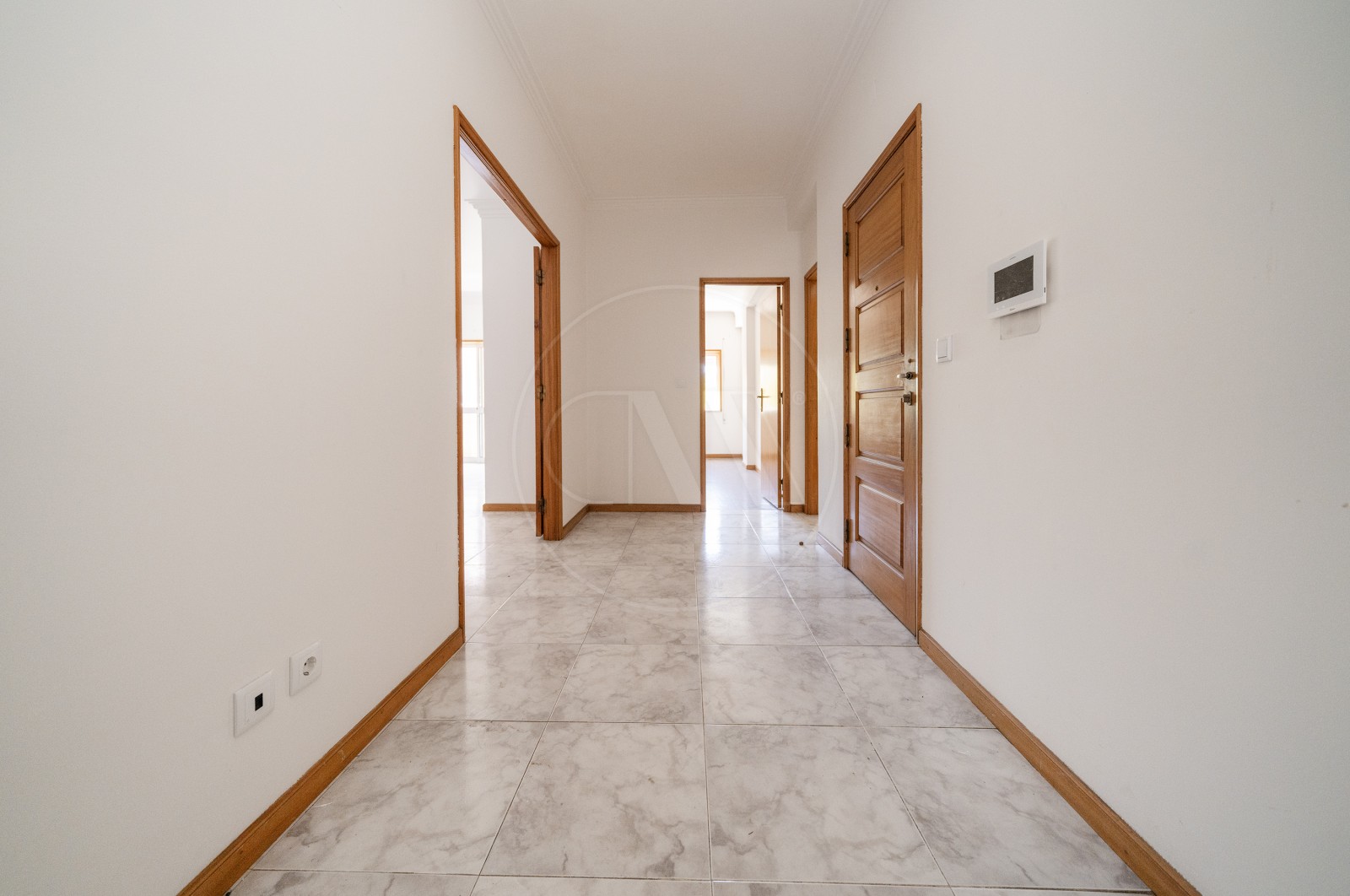 Apartamento T3 para Venda em Gualtar, Braga, Braga - Corredor (Imagem 2)