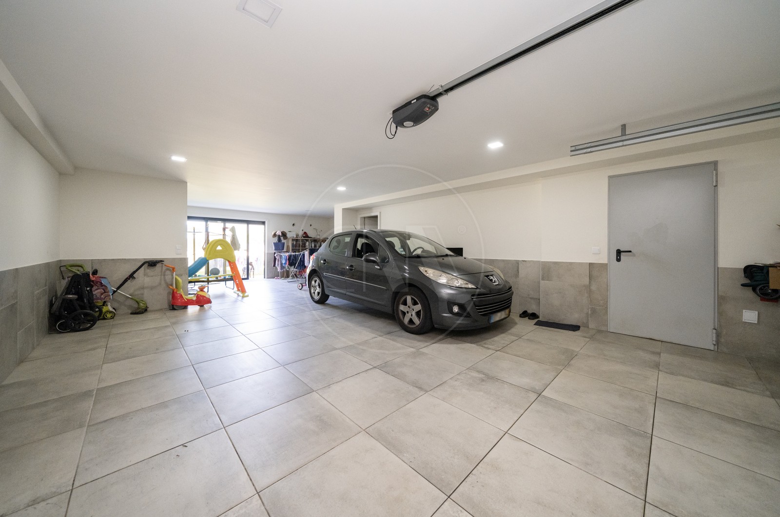 Moradia T3 para Venda em Lomar e Arcos, Braga, Braga - Parqueamento/Garagem (Imagem 1)