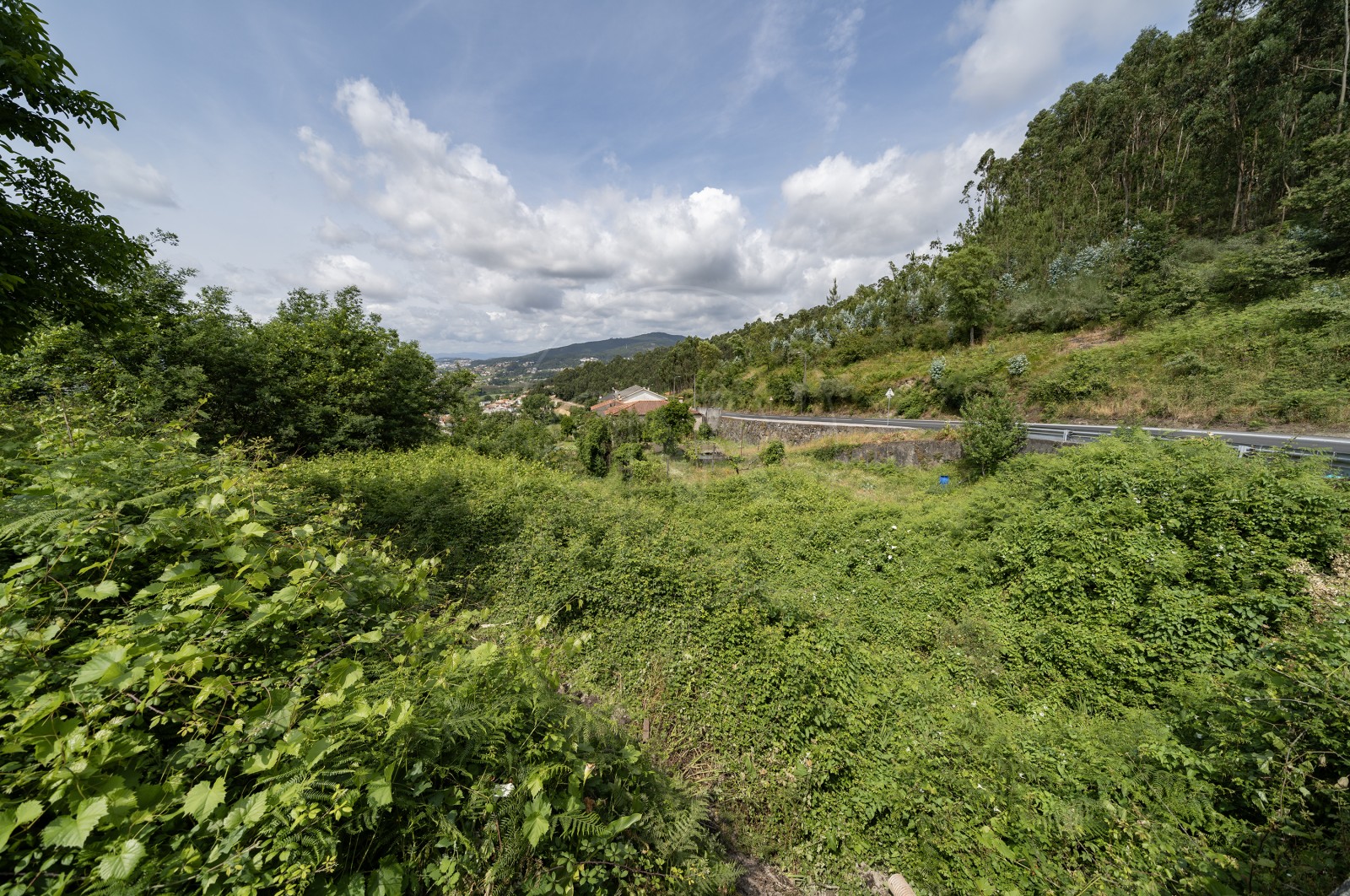 Land Urban for For sale in Escudeiros e Penso (Santo Estêvão e São Vicente), Braga, Braga - Terreno (Imagem 2)