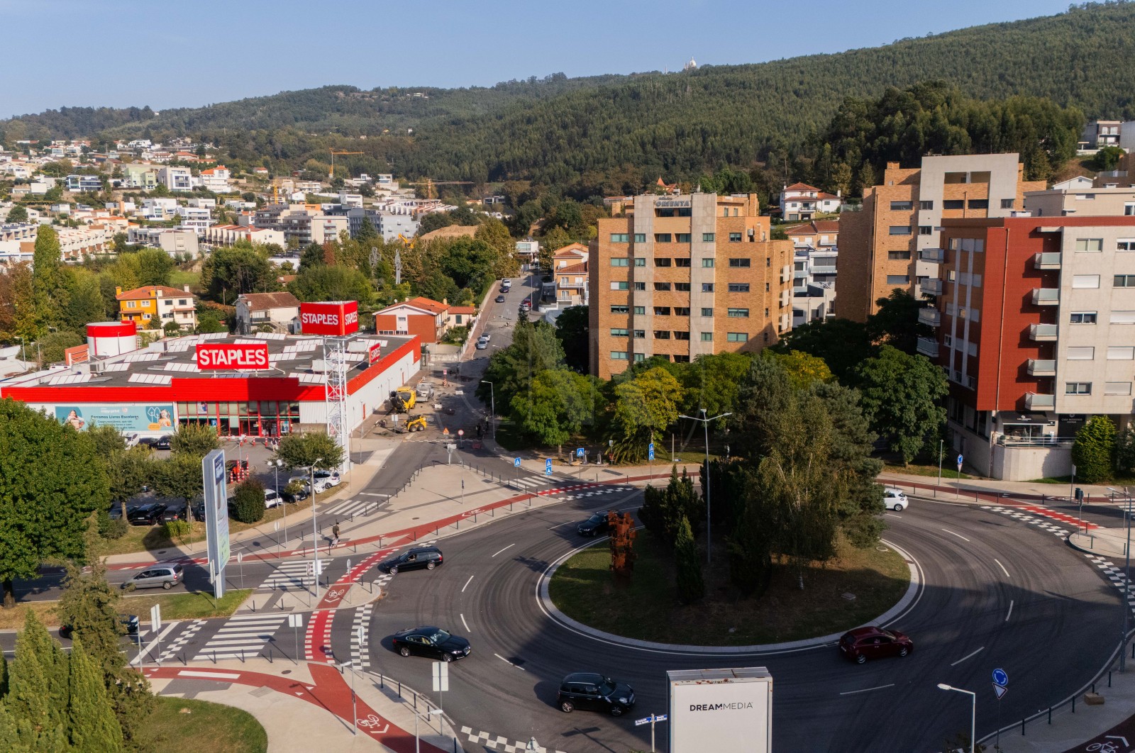 Apartamento T3 para Venda em Nogueira, Fraião e Lamaçães, Braga, Braga - Área envolvente (Imagem 16)