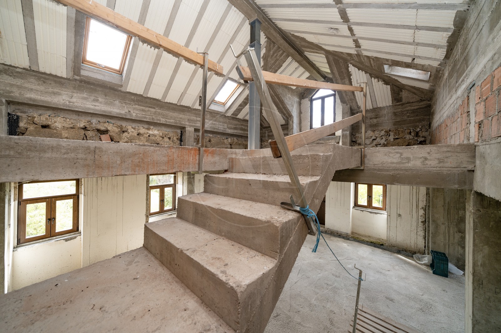 Moradia T3 para Venda em Priscos, Braga, Braga - Corredor (Imagem 1)