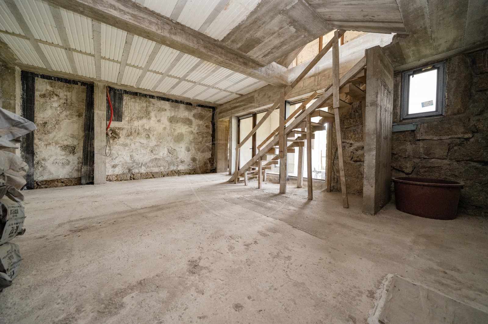 Moradia T3 para Venda em Priscos, Braga, Braga - Sala (Imagem 8)