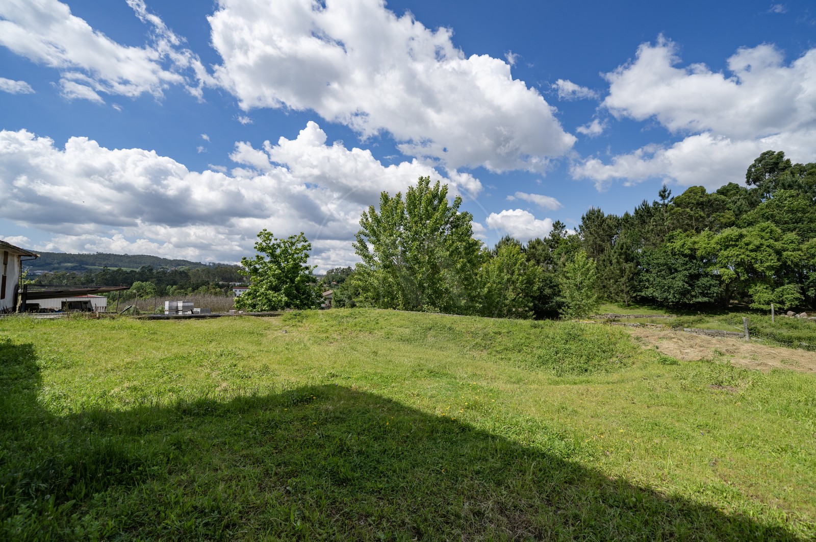 Moradia T3 para Venda em Priscos, Braga, Braga - Quintal/Jardim (Imagem 2)