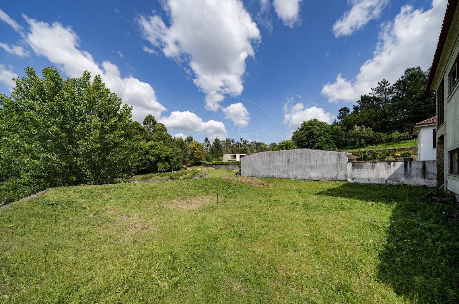 Moradia T3 para Venda em Priscos, Braga, Braga - Quintal/Jardim (Imagem 3)