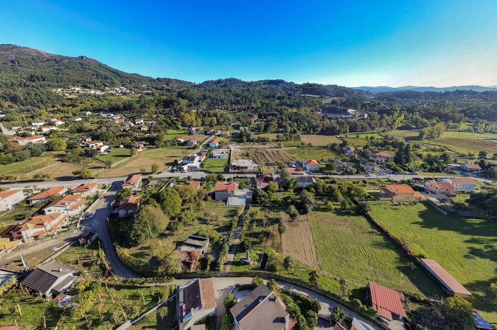 Land Rustic for For sale in Torre e Portela, Amares, Braga - Área envolvente (Imagem 6)