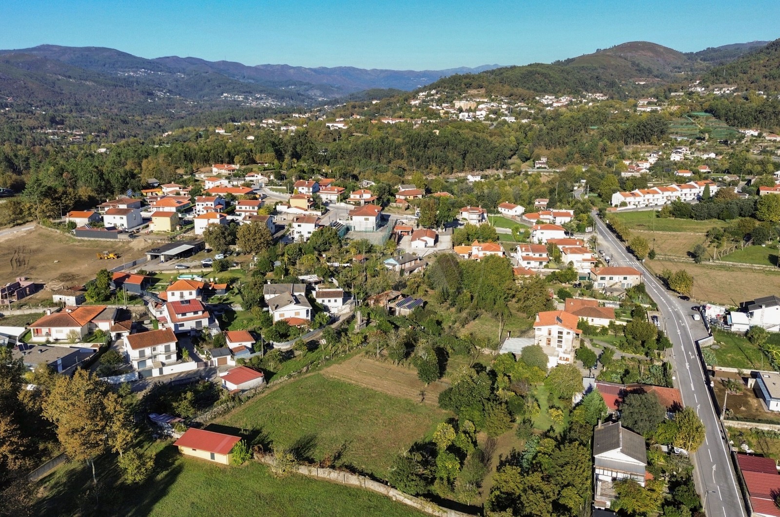 Land Rustic for For sale in Torre e Portela, Amares, Braga - Vistas (Imagem 4)