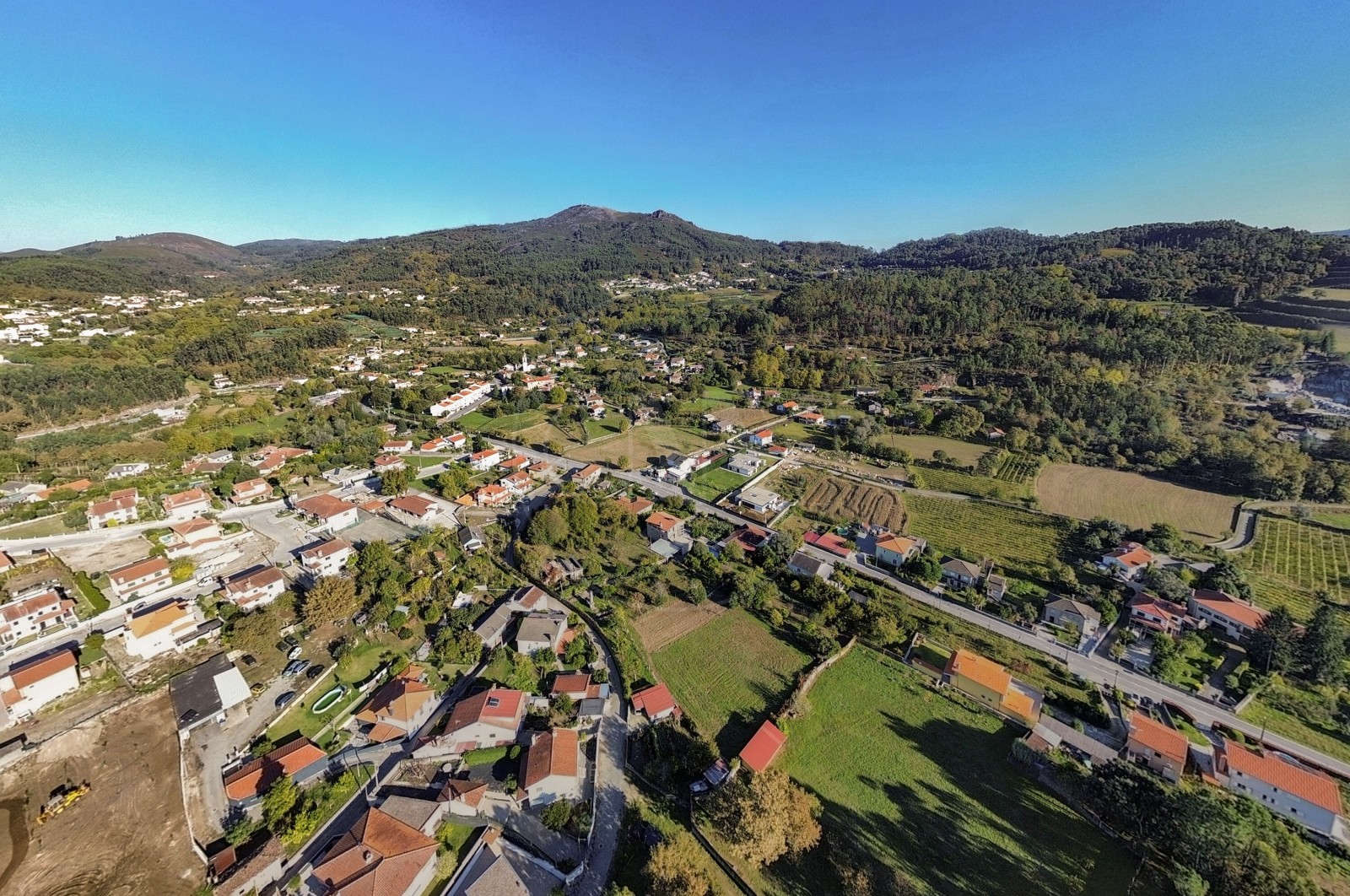 Land Rustic for For sale in Torre e Portela, Amares, Braga - Vistas (Imagem 5)