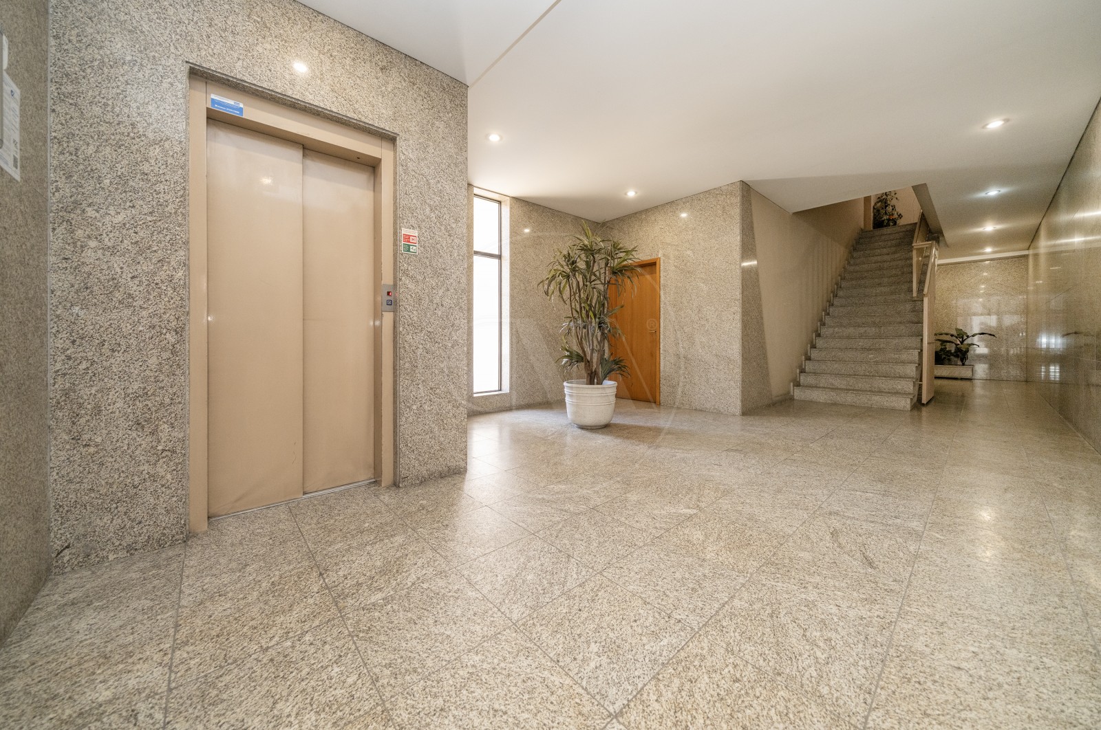 Apartment T3 for For sale in Braga (São Vítor), Braga, Braga - Corredor (Imagem 8)