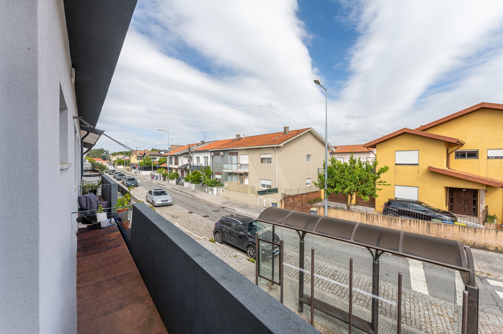 House T4 for For sale in Vila Nova da Telha, Maia, Porto - Varanda (Imagem 1)