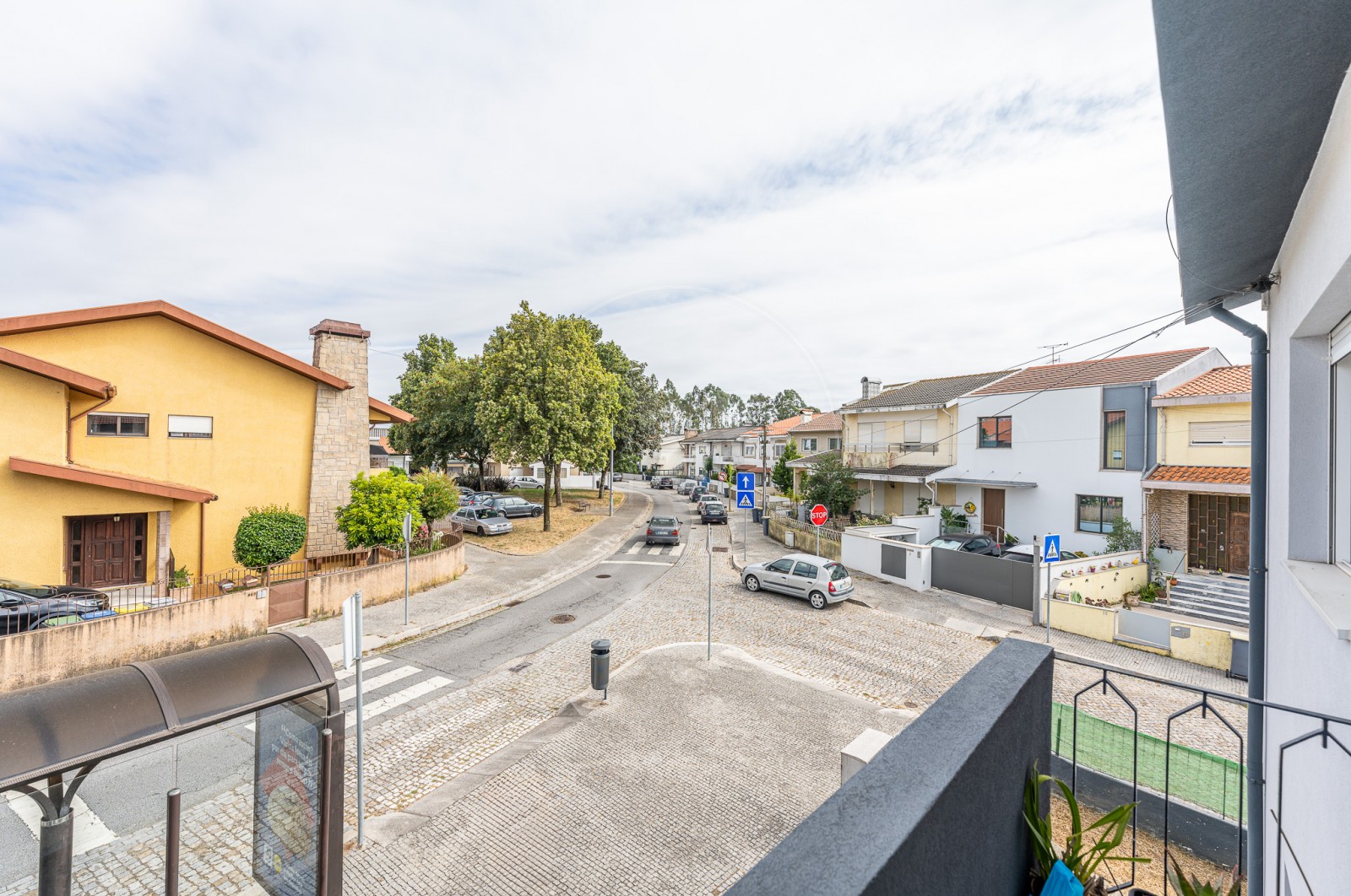 House T4 for For sale in Vila Nova da Telha, Maia, Porto - Varanda (Imagem 2)