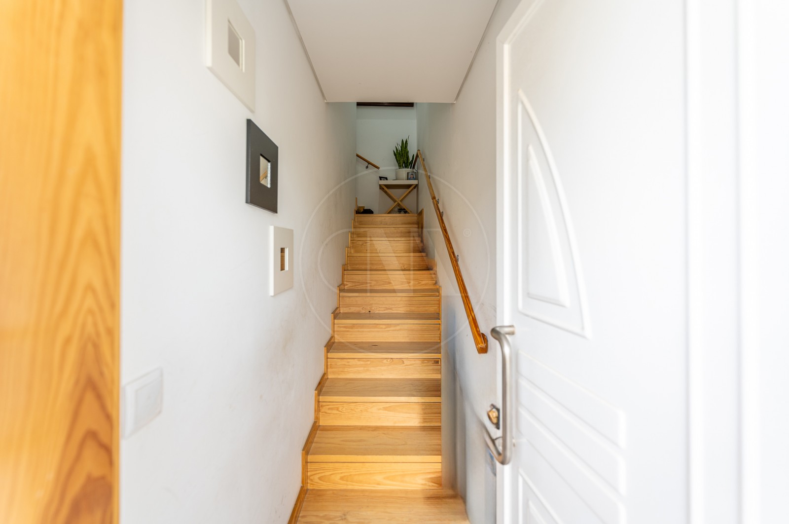 House T4 for For sale in Vila Nova da Telha, Maia, Porto - Hall de entrada (Imagem 1)