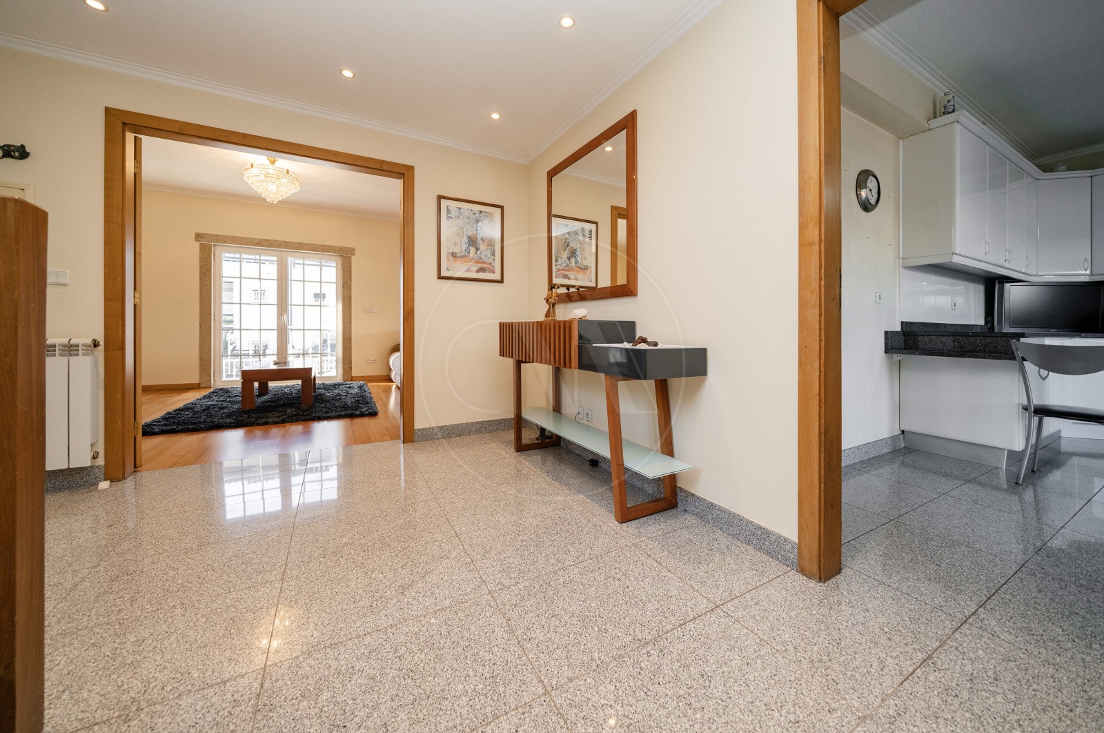 Moradia T5 para Venda em Merelim (São Pedro) e Frossos, Braga, Braga - Hall de entrada (Imagem 3)