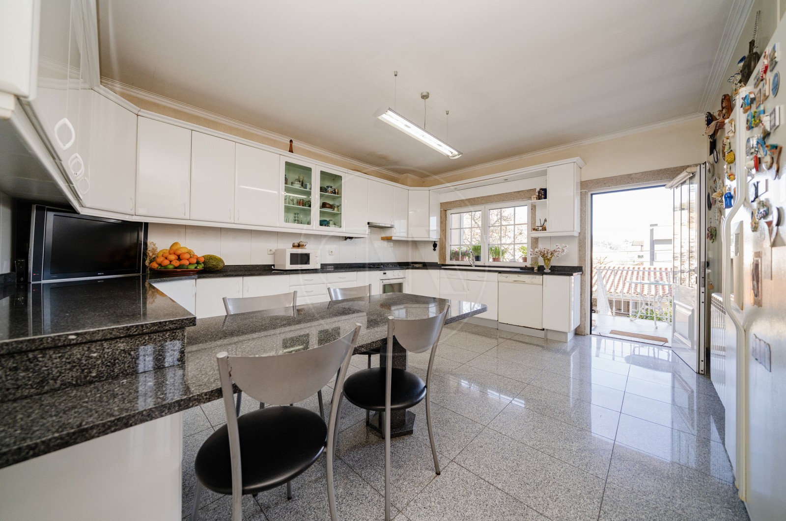 Moradia T5 para Venda em Merelim (São Pedro) e Frossos, Braga, Braga - Cozinha (Imagem 1)