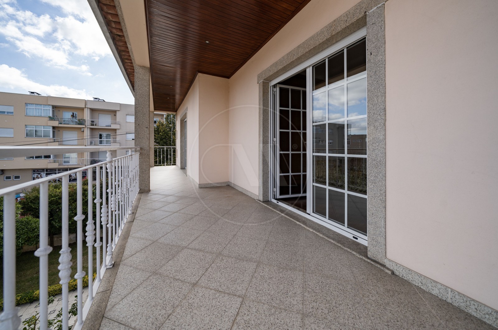 Moradia T5 para Venda em Merelim (São Pedro) e Frossos, Braga, Braga - Varanda (Imagem 1)