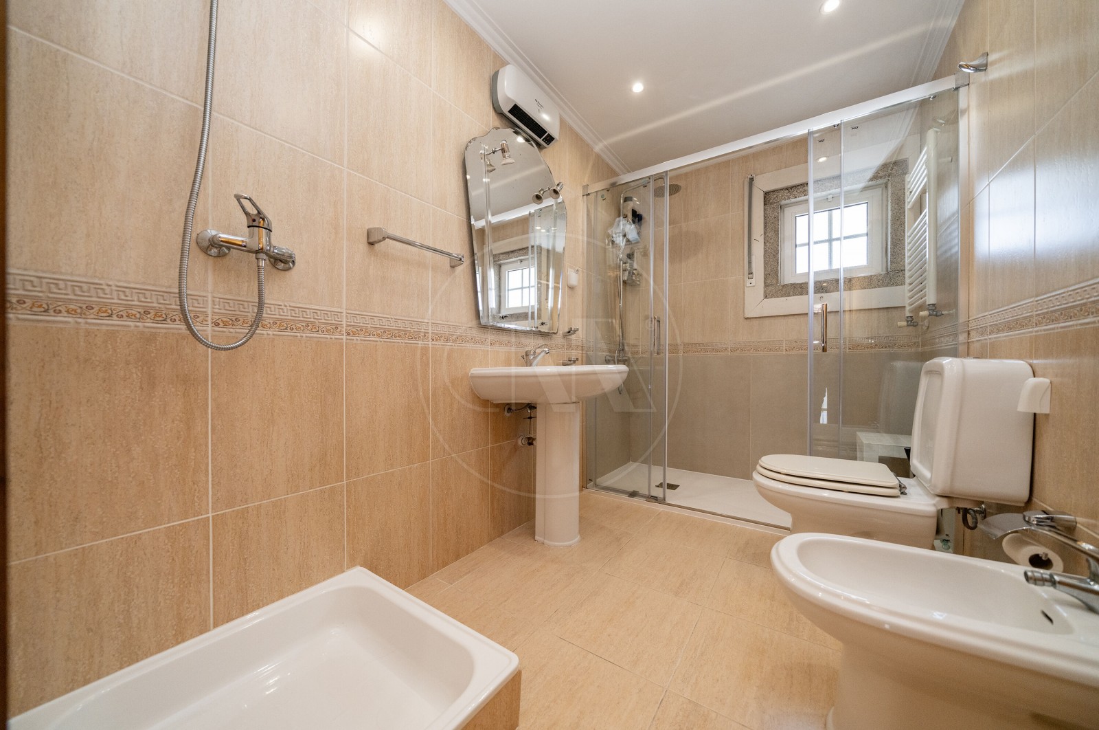 Moradia T5 para Venda em Merelim (São Pedro) e Frossos, Braga, Braga - Casa de banho (Imagem 4)