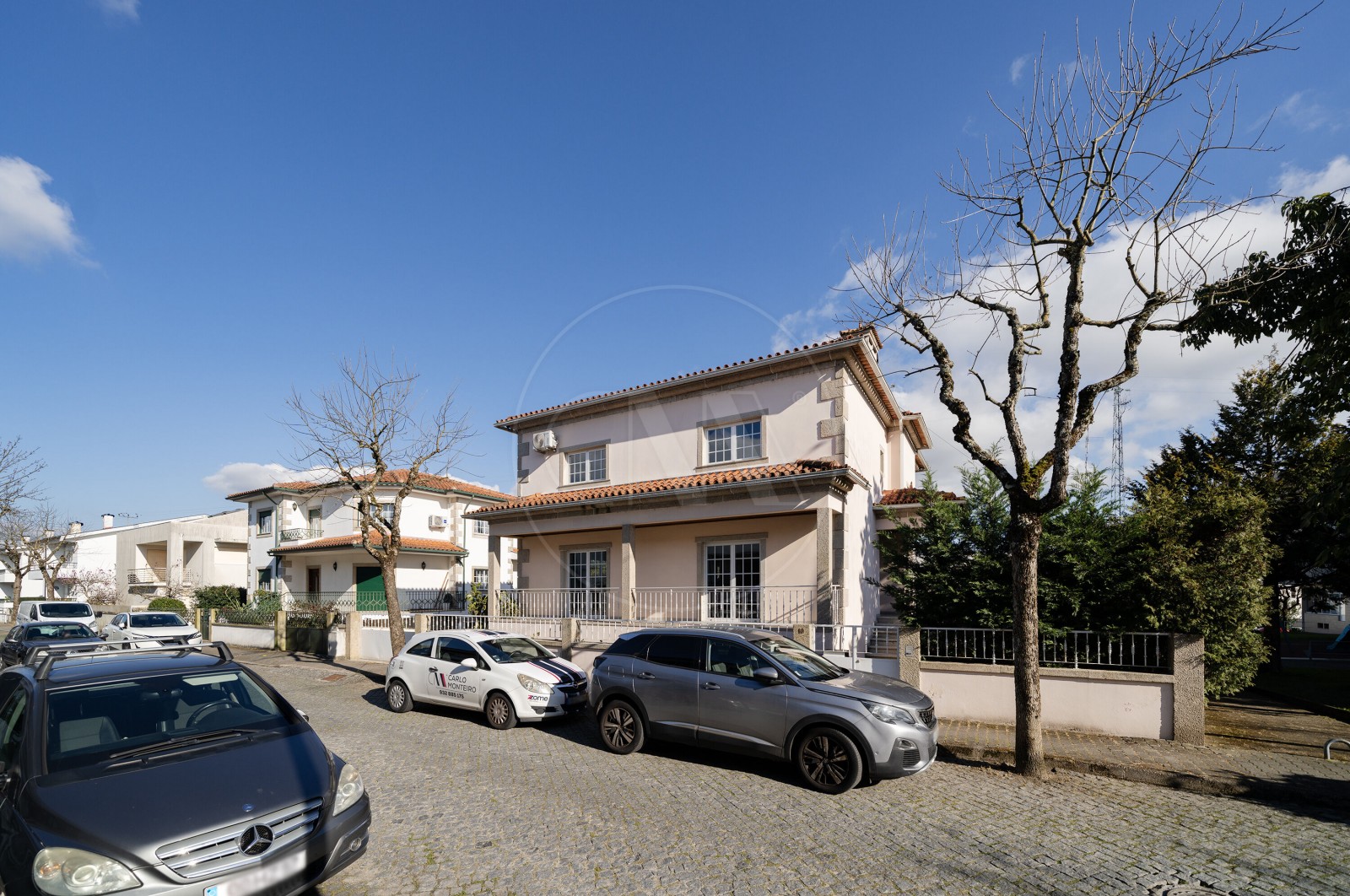 Moradia T5 para Venda em Merelim (São Pedro) e Frossos, Braga, Braga - Fachada (Imagem 3)