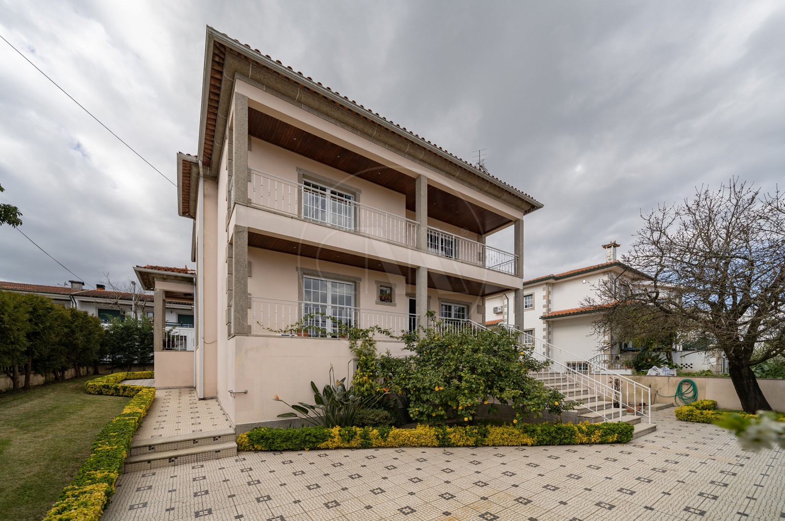 Moradia T5 para Venda em Merelim (São Pedro) e Frossos, Braga, Braga - Fachada (Imagem 5)