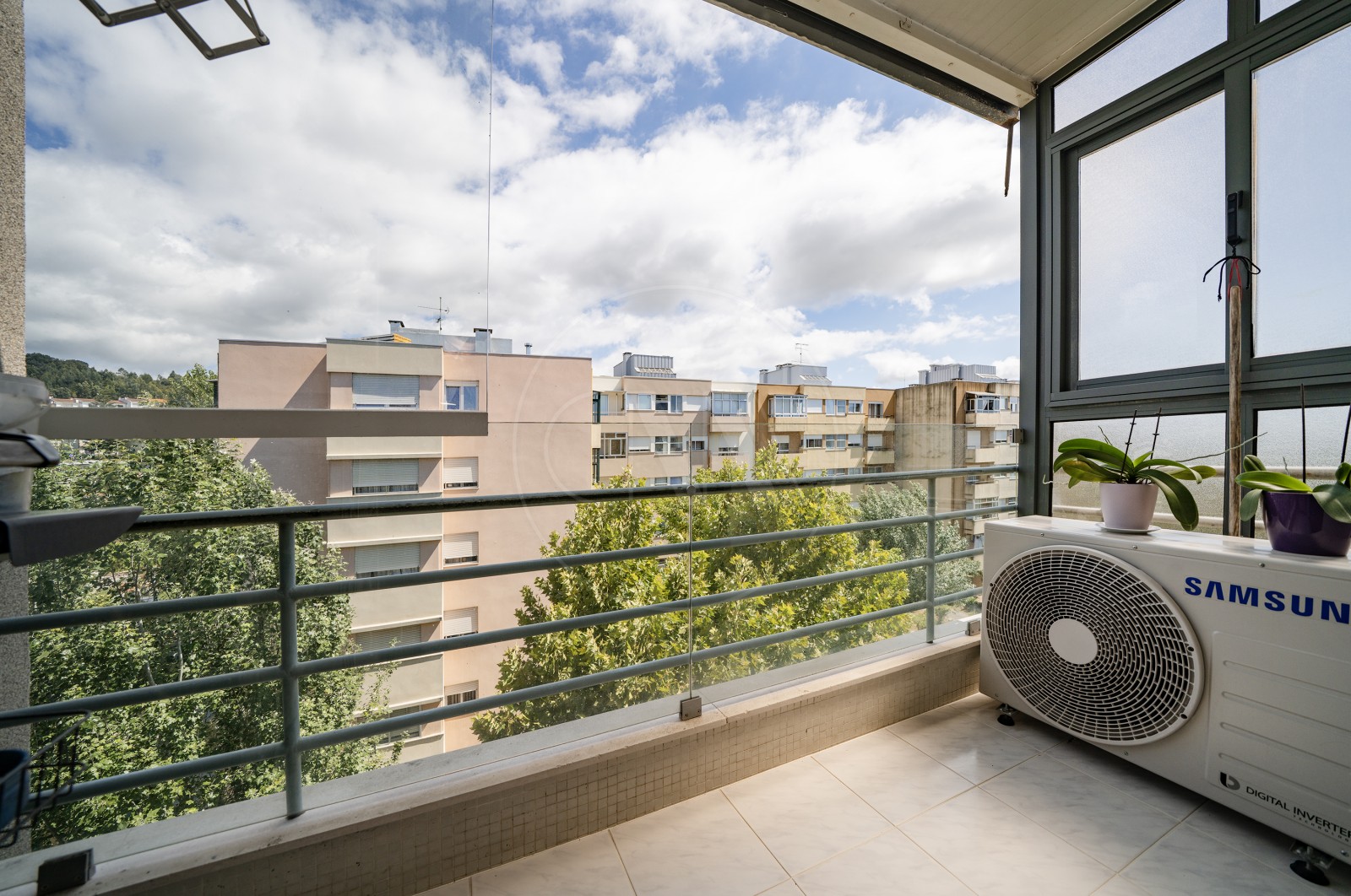 Apartamento T3 para Venda em Lomar e Arcos, Braga, Braga - Varanda (Imagem 1)