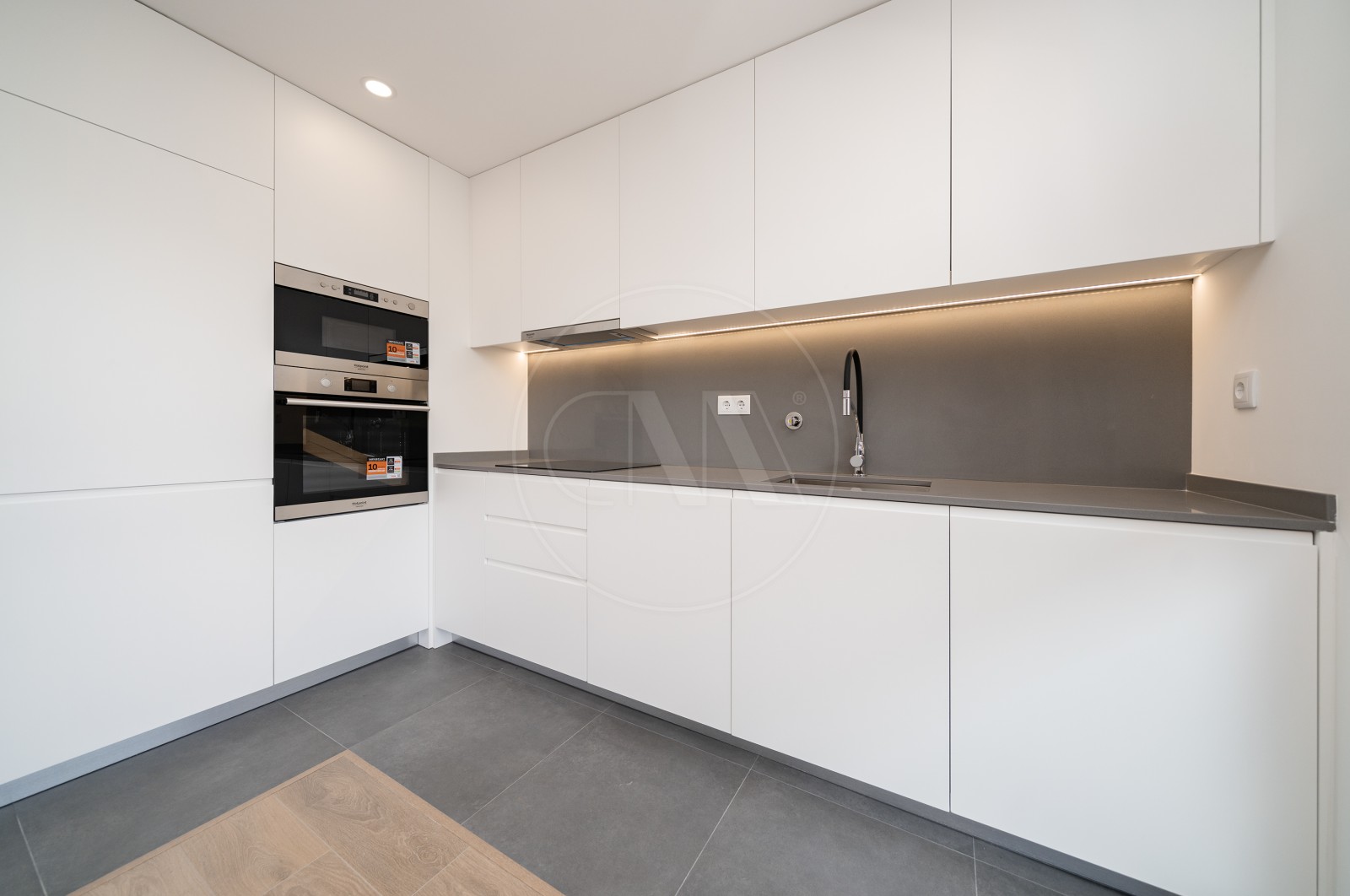 Apartment T3 for For sale in Póvoa de Lanhoso (Nossa Senhora do Amparo), Póvoa de Lanhoso, Braga - Cozinha (Imagem 2)