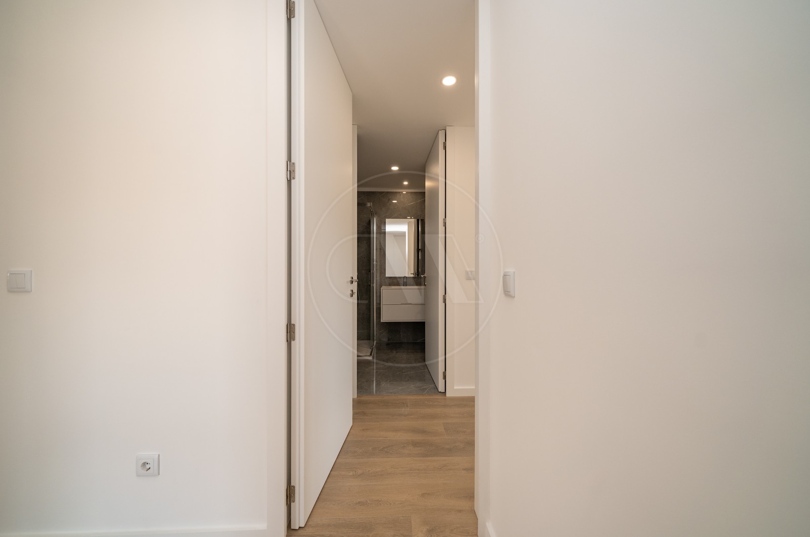 Apartment T3 for For sale in Póvoa de Lanhoso (Nossa Senhora do Amparo), Póvoa de Lanhoso, Braga - Corredor (Imagem 5)