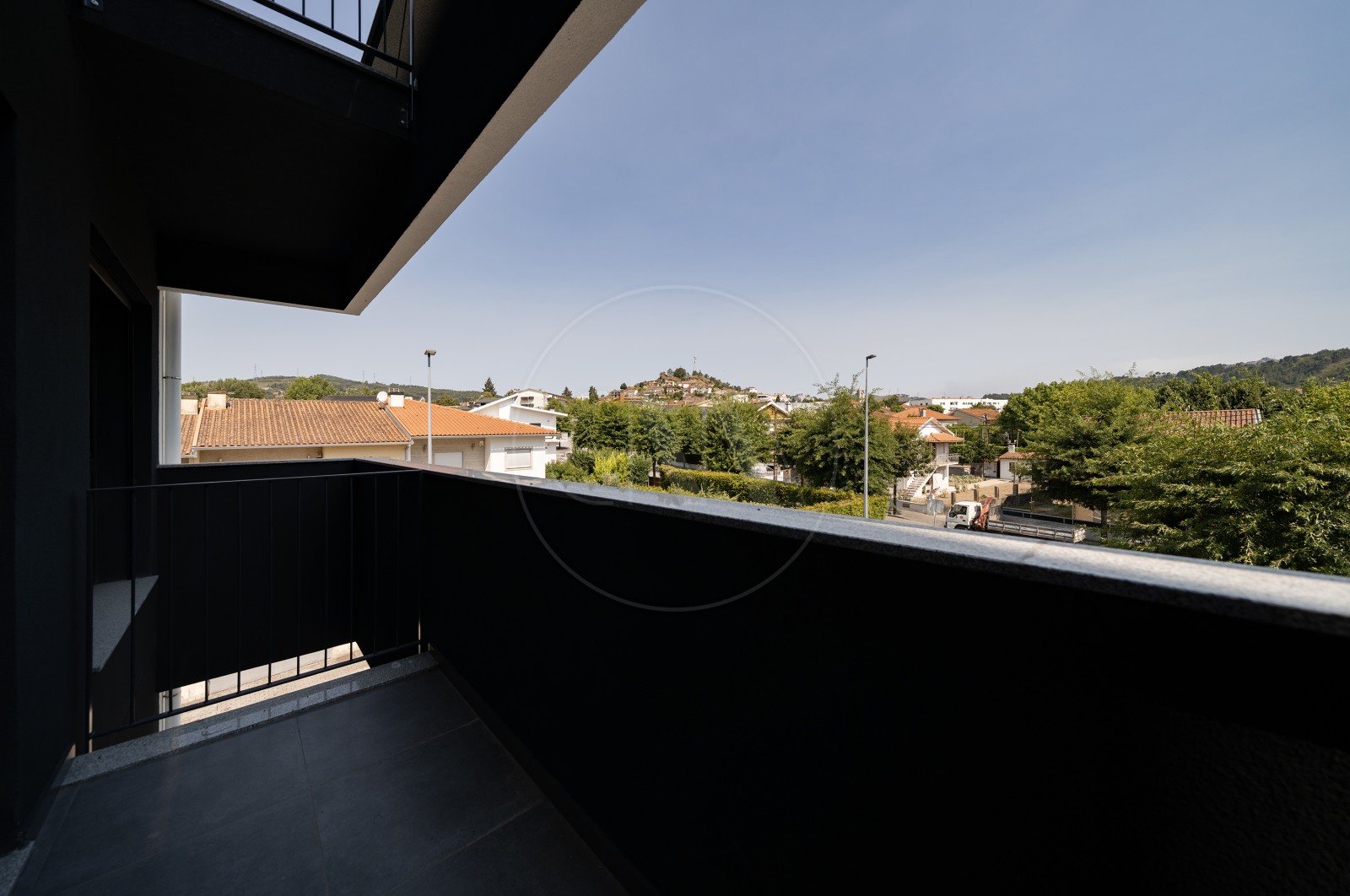 Apartment T3 for For sale in Póvoa de Lanhoso (Nossa Senhora do Amparo), Póvoa de Lanhoso, Braga - Varanda (Imagem 1)