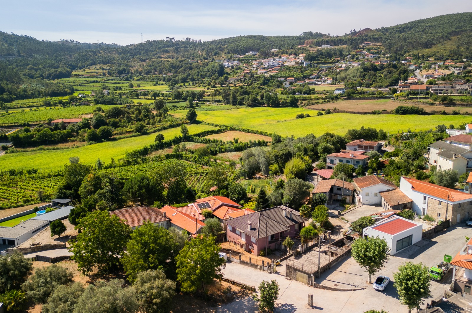 Moradia T4 para Venda em Campos e Louredo, Póvoa de Lanhoso, Braga - Área envolvente (Imagem 4)
