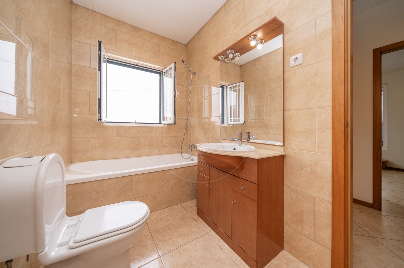 Moradia T6 para Venda em Braga (São José de São Lázaro e São João do Souto), Braga, Braga - Casa de banho (Imagem 6)