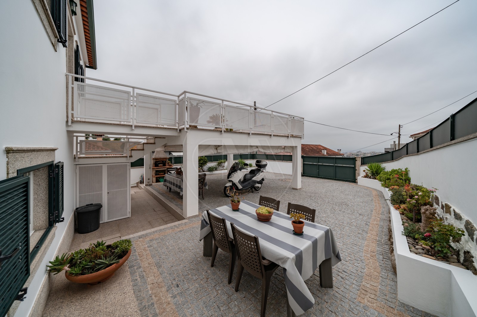 Moradia T6 para Venda em Braga (São José de São Lázaro e São João do Souto), Braga, Braga - Área envolvente (Imagem 1)