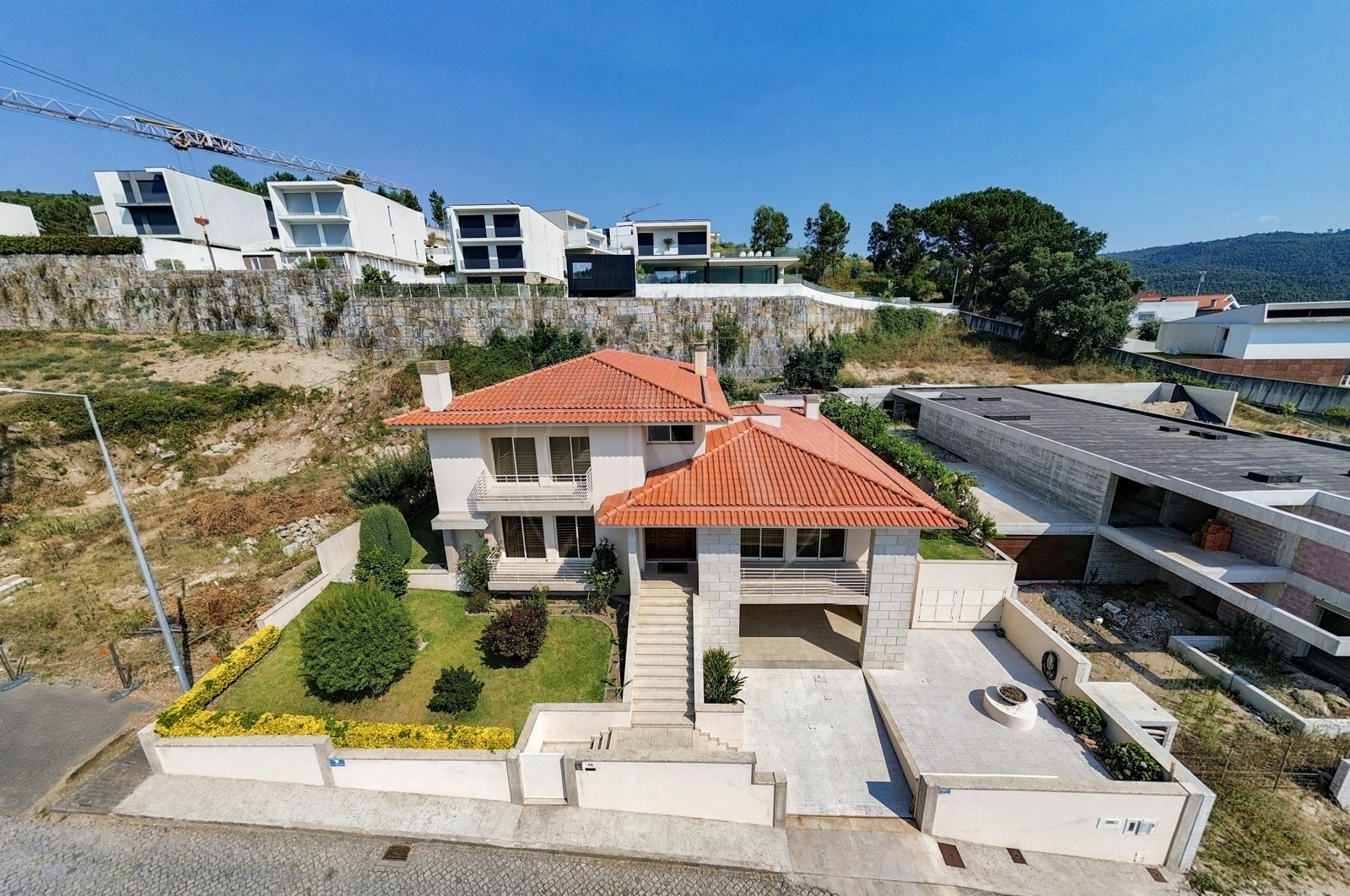 Moradia T5 para Venda em Este (São Pedro e São Mamede), Braga, Braga - Fachada (Imagem 1)