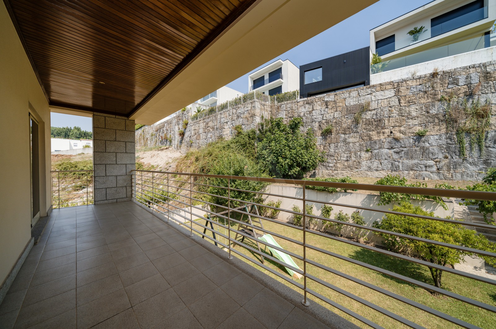 Moradia T5 para Venda em Este (São Pedro e São Mamede), Braga, Braga - Varanda (Imagem 2)