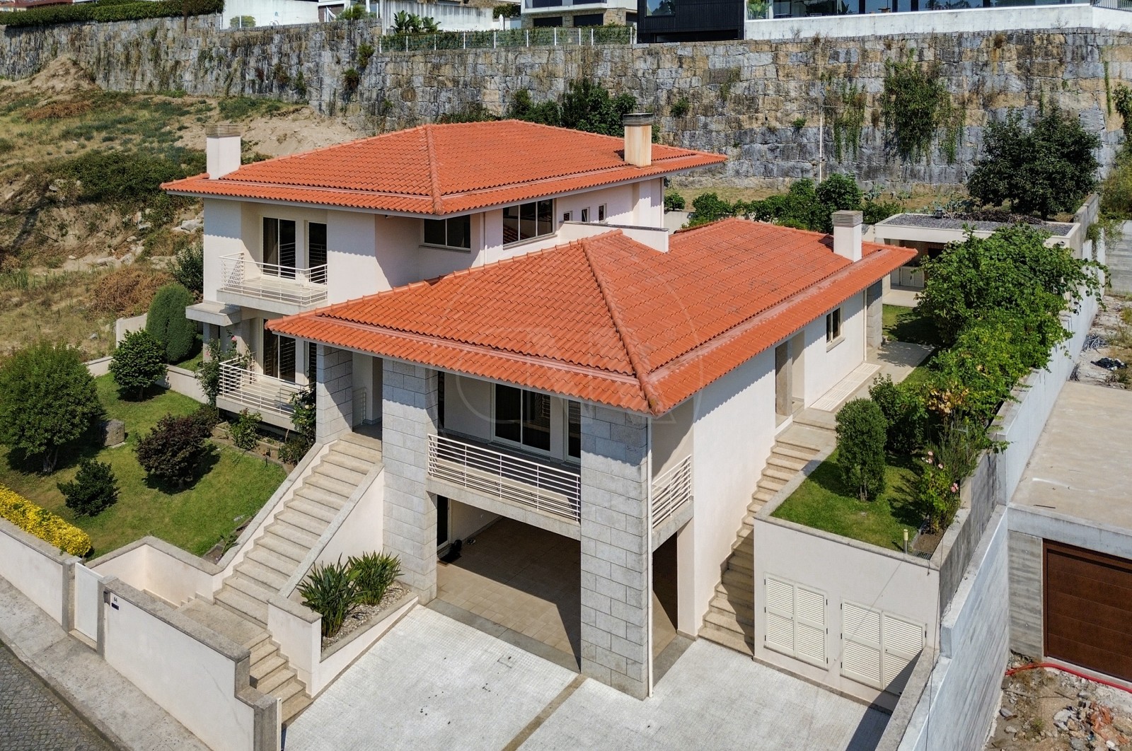 Moradia T5 para Venda em Este (São Pedro e São Mamede), Braga, Braga - Fachada (Imagem 2)