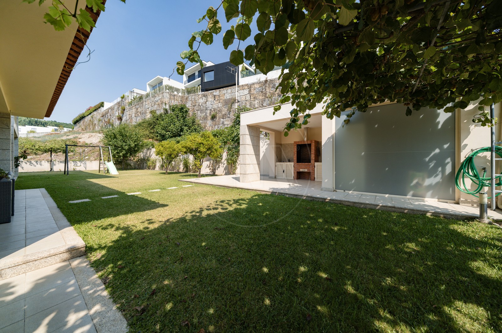 Moradia T5 para Venda em Este (São Pedro e São Mamede), Braga, Braga - Quintal/Jardim (Imagem 2)