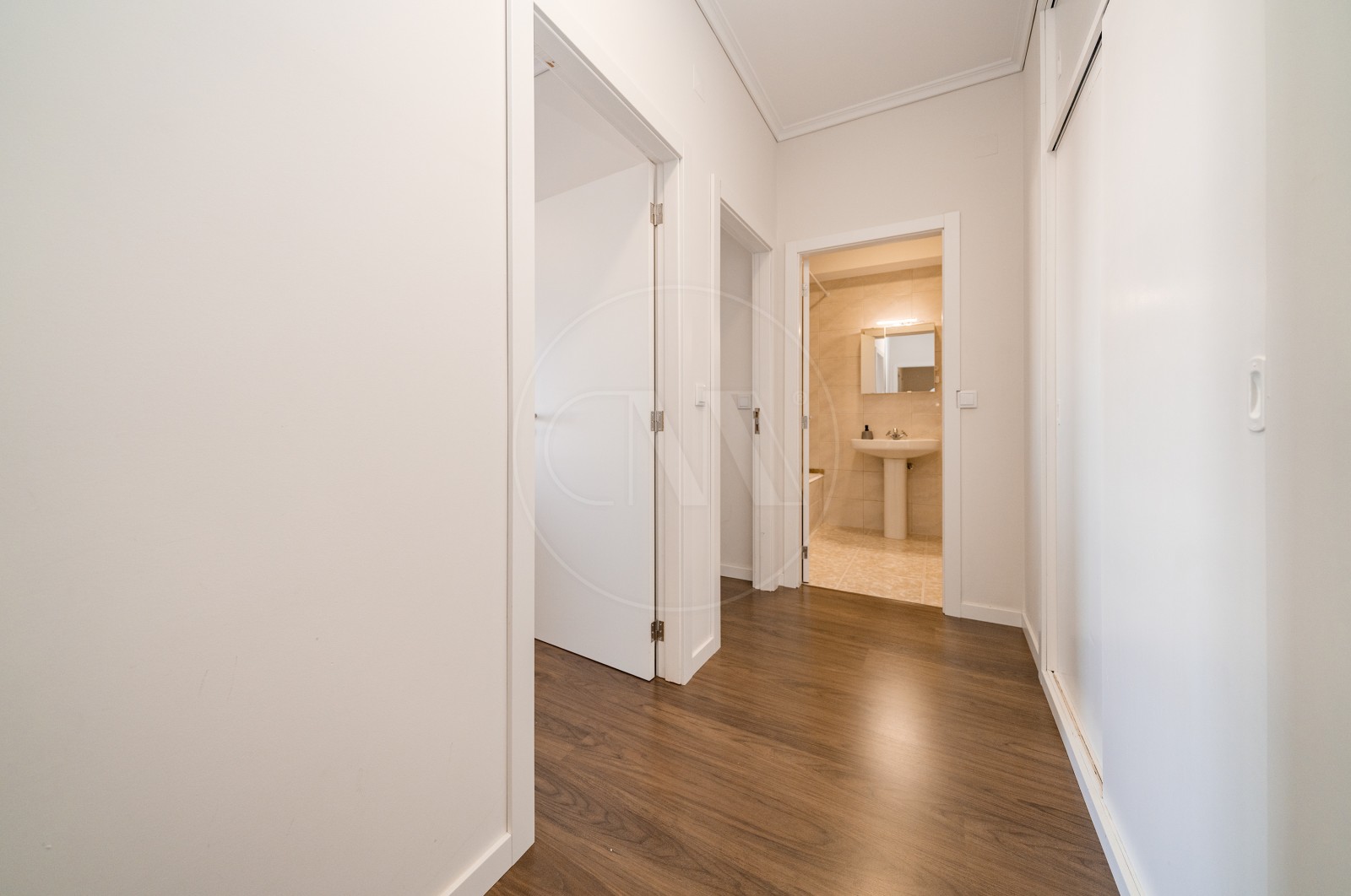 Apartamento T2 para Venda em Braga (Maximinos, Sé e Cividade), Braga, Braga - Corredor (Imagem 2)