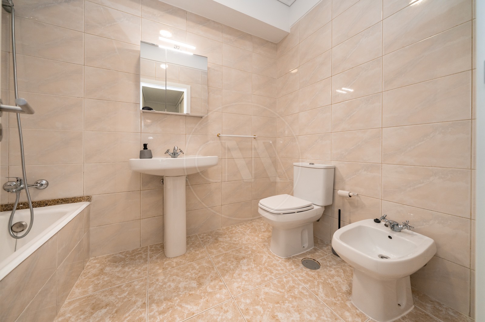 Apartamento T2 para Venda em Braga (Maximinos, Sé e Cividade), Braga, Braga - Casa de banho (Imagem 1)