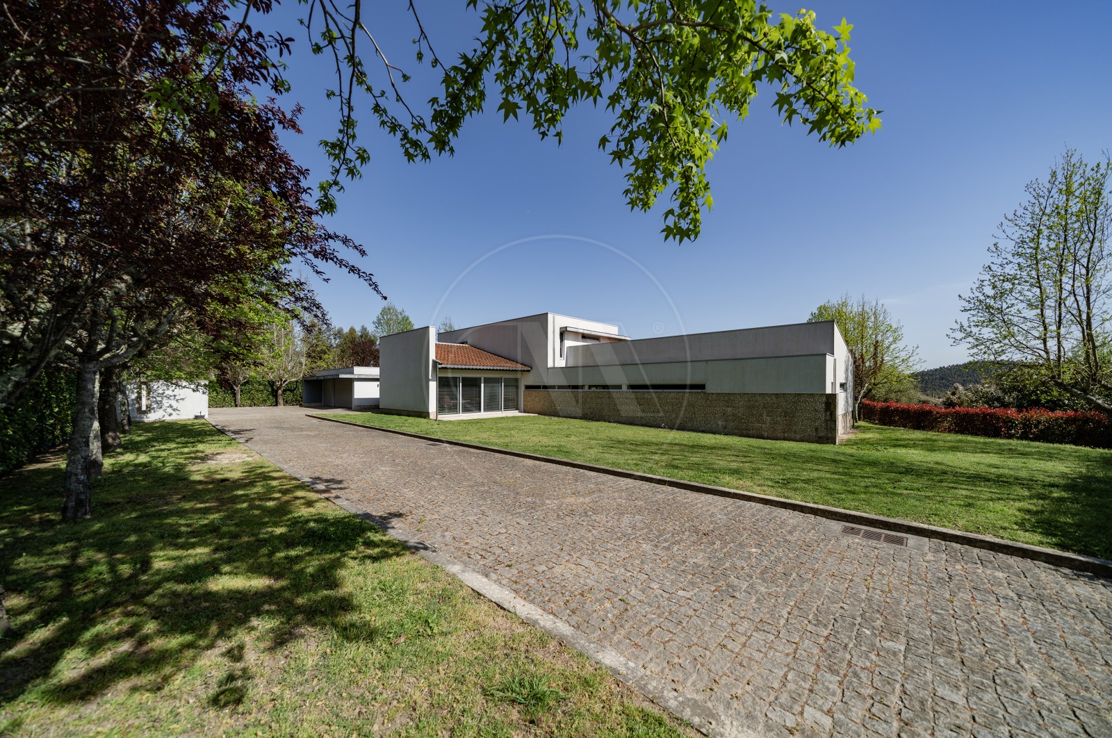 House T4+1 for For sale in Sande Vila Nova e Sande São Clemente, Guimarães, Braga - Fachada (Imagem 1)