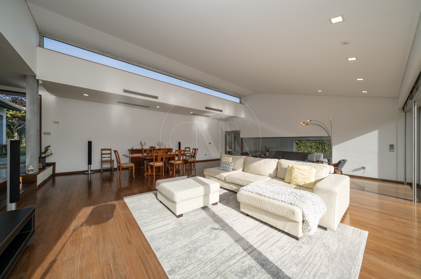 House T4+1 for For sale in Sande Vila Nova e Sande São Clemente, Guimarães, Braga - Sala (Imagem 3)