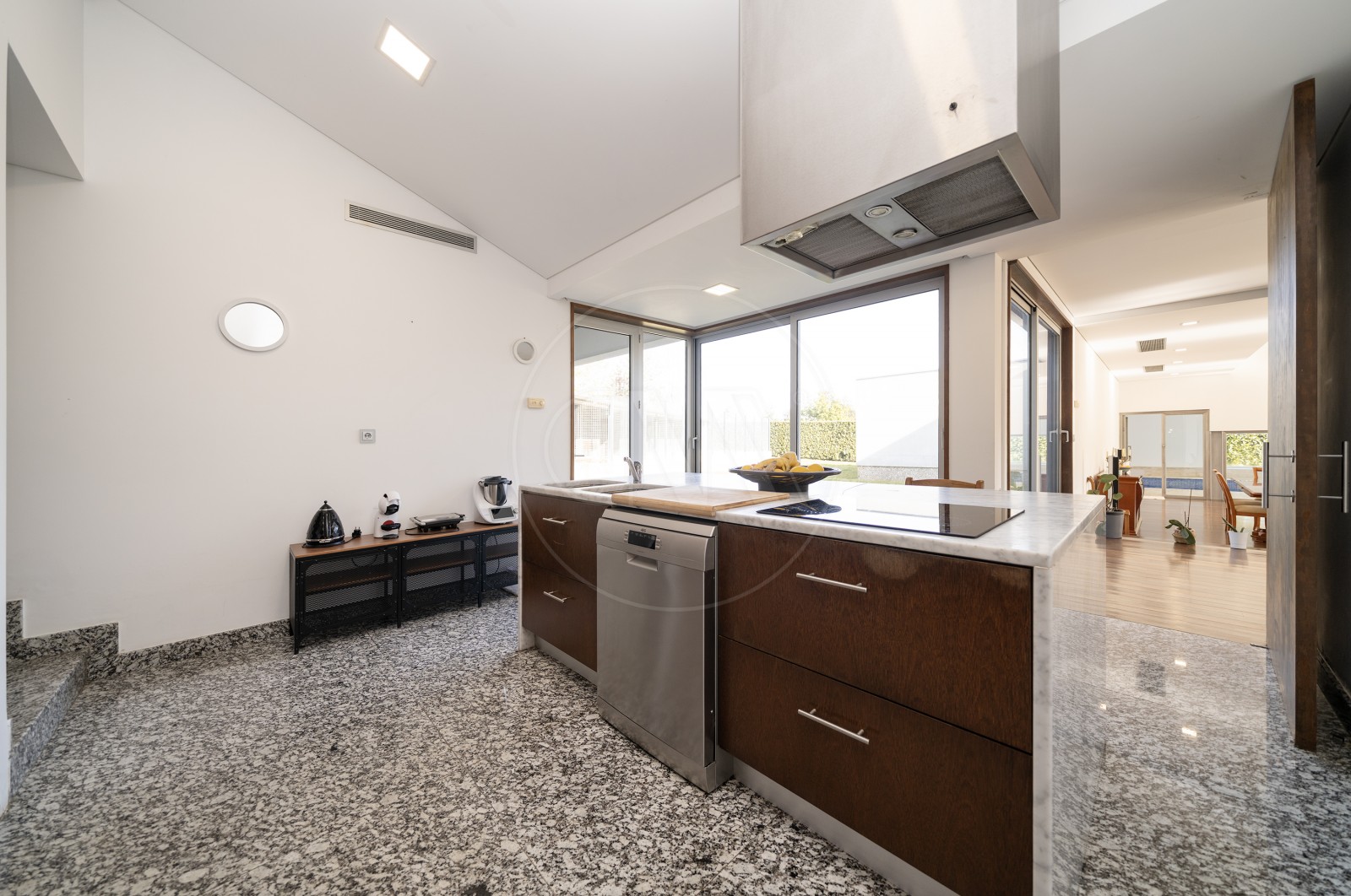 House T4+1 for For sale in Sande Vila Nova e Sande São Clemente, Guimarães, Braga - Cozinha (Imagem 1)