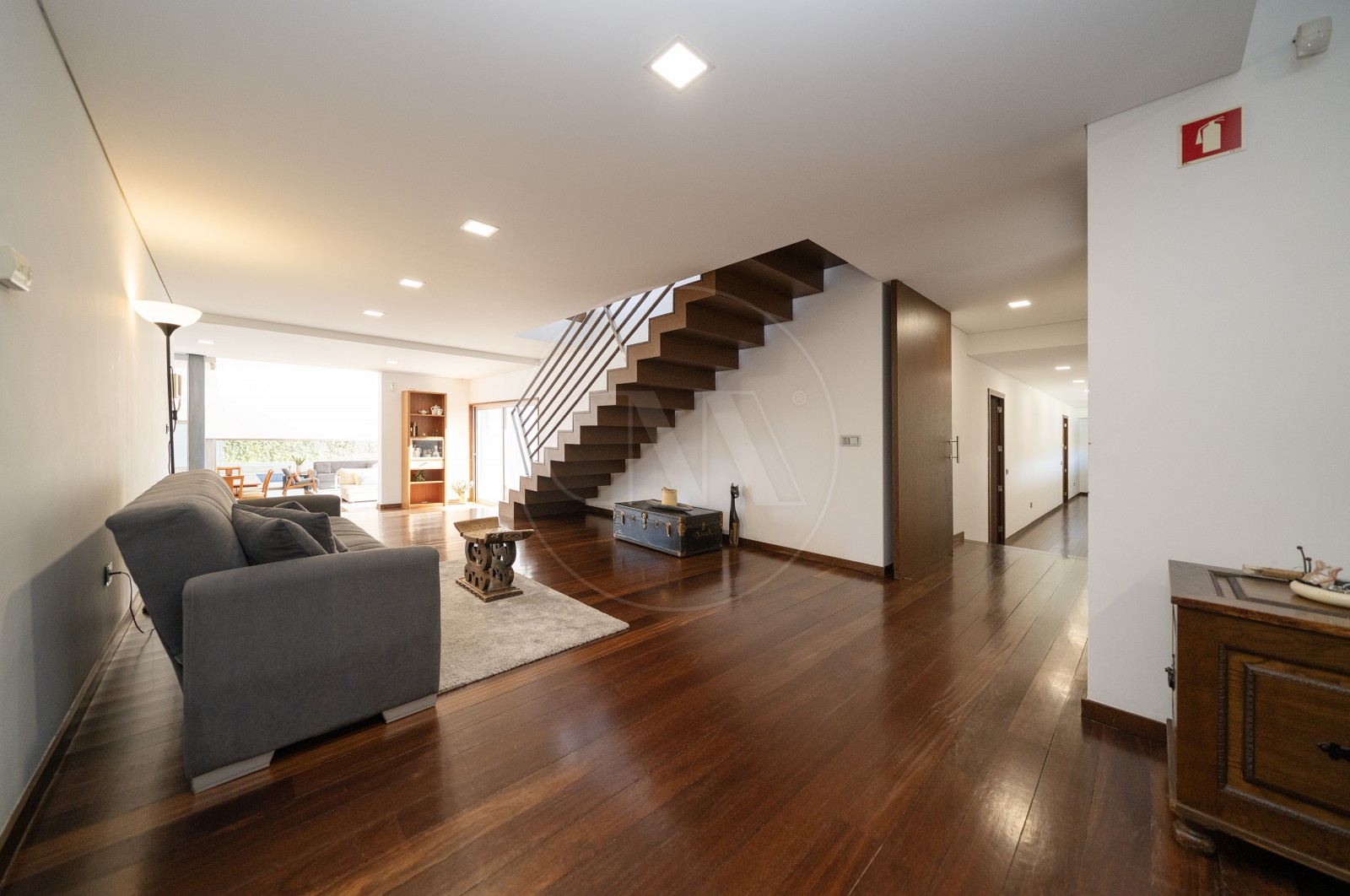 House T4+1 for For sale in Sande Vila Nova e Sande São Clemente, Guimarães, Braga - Corredor (Imagem 1)