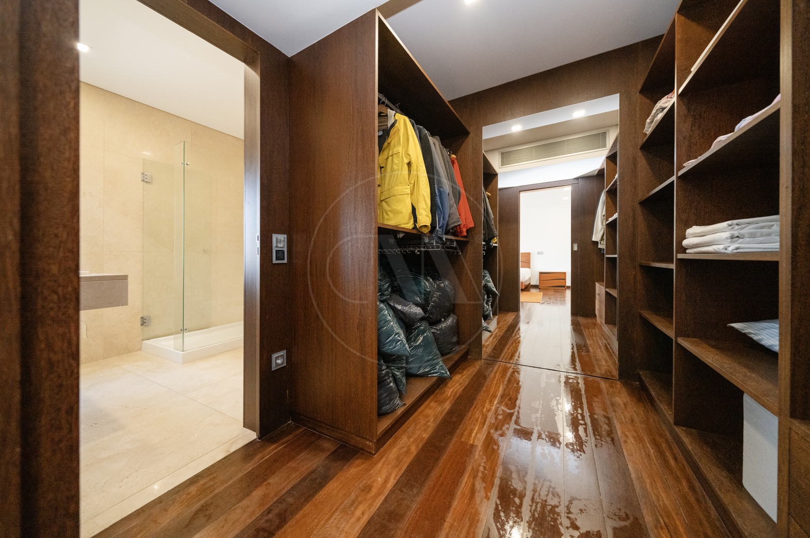 House T4+1 for For sale in Sande Vila Nova e Sande São Clemente, Guimarães, Braga - Suite (Imagem 3)