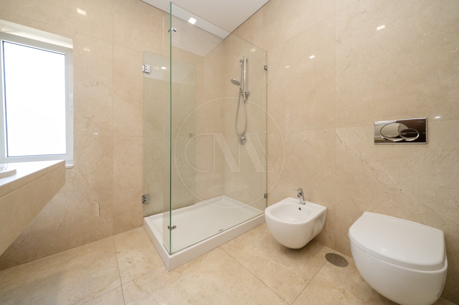 House T4+1 for For sale in Sande Vila Nova e Sande São Clemente, Guimarães, Braga - Casa de banho (Imagem 1)