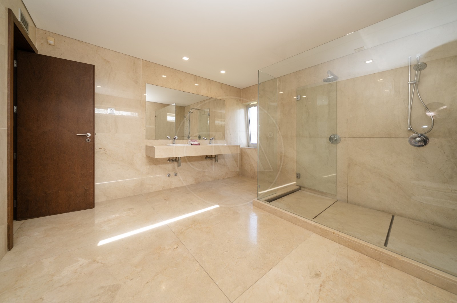 House T4+1 for For sale in Sande Vila Nova e Sande São Clemente, Guimarães, Braga - Casa de banho (Imagem 3)