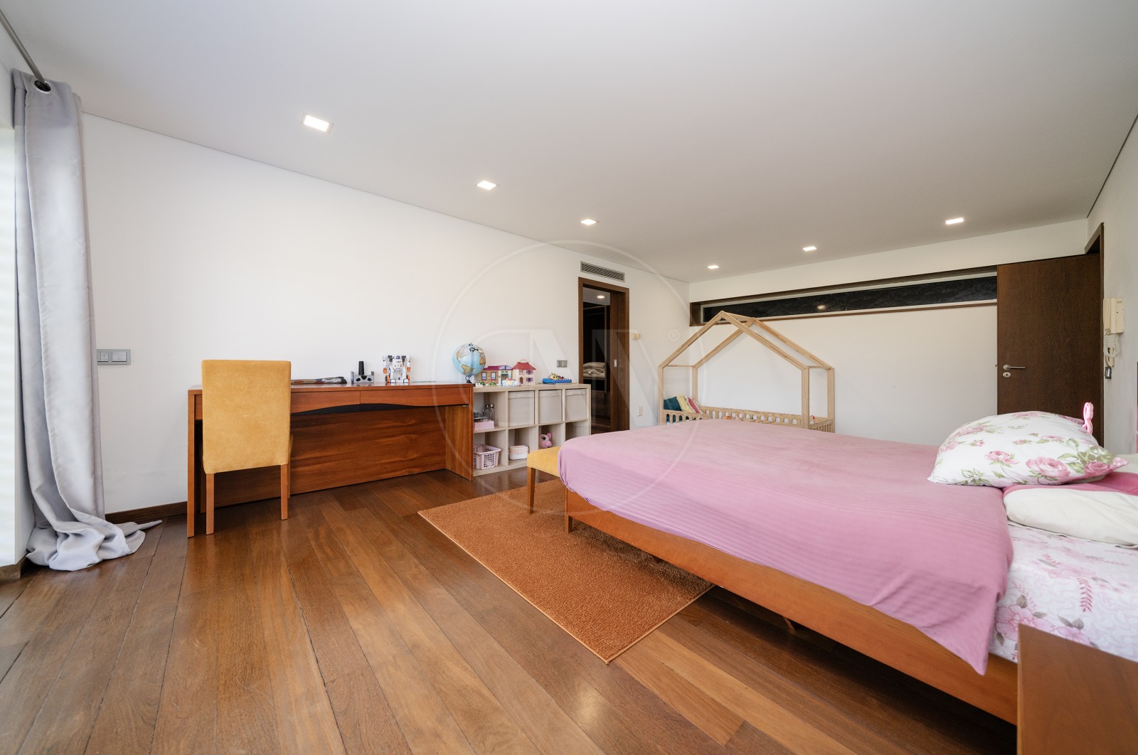 House T4+1 for For sale in Sande Vila Nova e Sande São Clemente, Guimarães, Braga - Suite (Imagem 9)