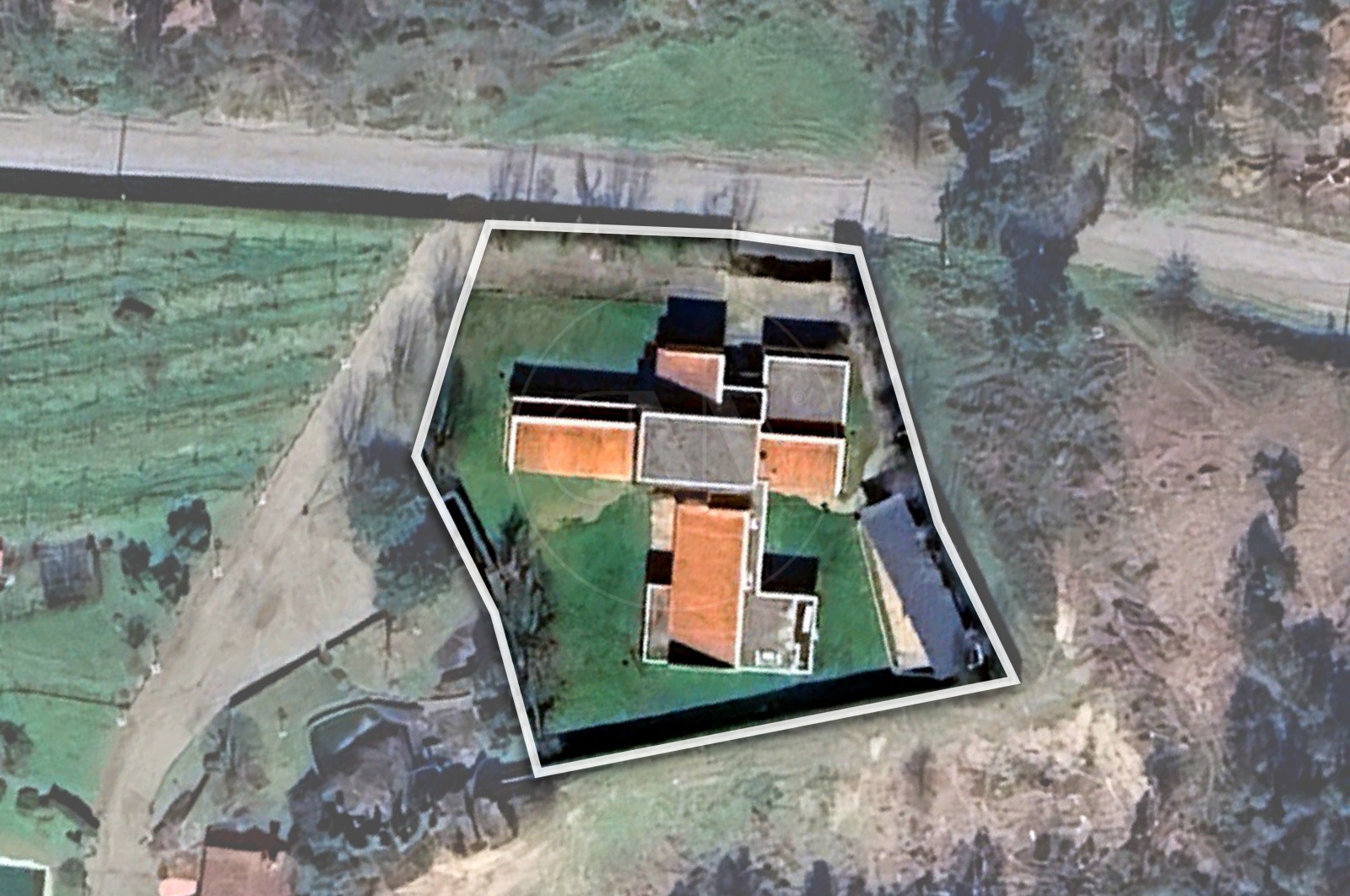 House T4+1 for For sale in Sande Vila Nova e Sande São Clemente, Guimarães, Braga - Área envolvente (Imagem 1)