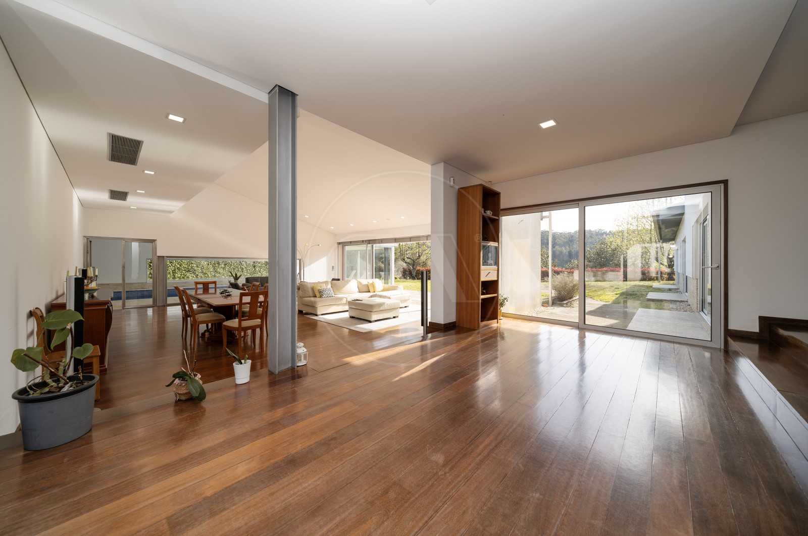 House T4+1 for For sale in Sande Vila Nova e Sande São Clemente, Guimarães, Braga - Áreas comuns (Imagem 1)